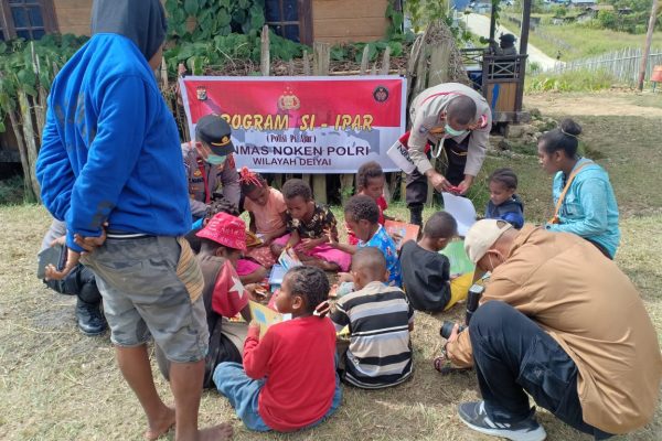 jelang tahun baru polisi pi ajar tetap fokus tingkatkan pendidikan anak anak wilayah deiyai 13491