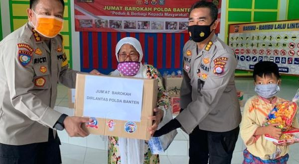 jumat berkah polda banten salurkan paket sembako kepada anak yatim 11589