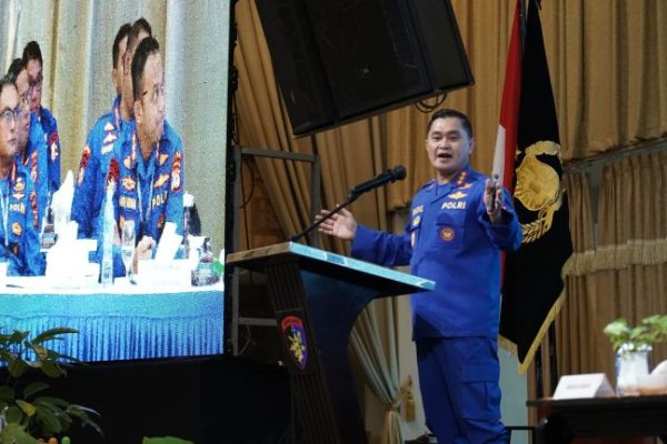 kabaharkam polri buka rakernis polairud tahun 2024 di batam 70445