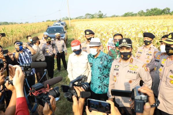 kabaharkam polri cek lokasi lahan tidur yang akan dimanfaatkan untuk ketahanan pangan 34878