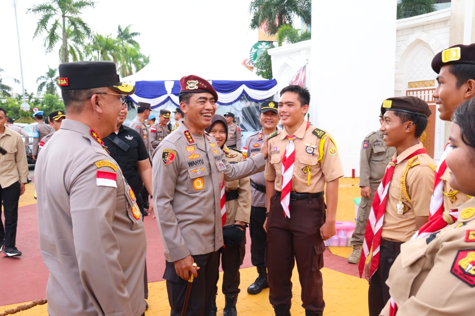 kabareskrim polri tinjau langsung pos terpadu dan pos pam nataru di batam 68305