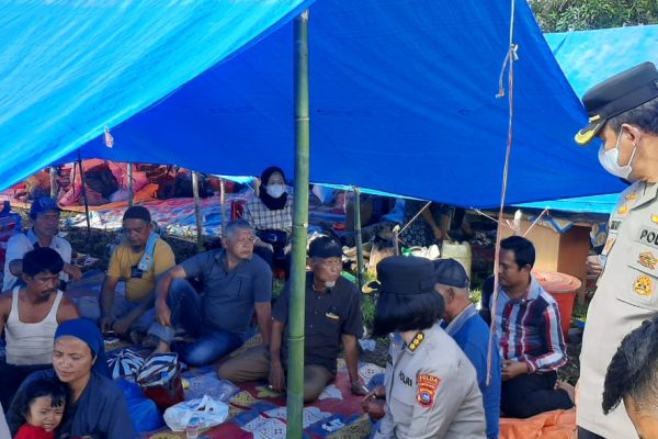kabid humas and kabiddokkes sumbar checks the condition of pasaman people 44941