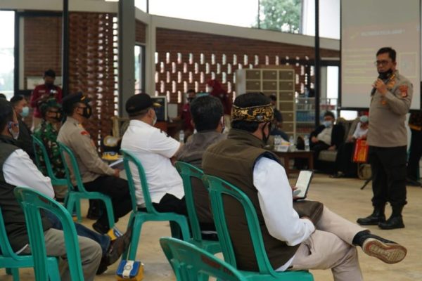 kabid humas polda jabar ajak warga perangi hoaks 36769