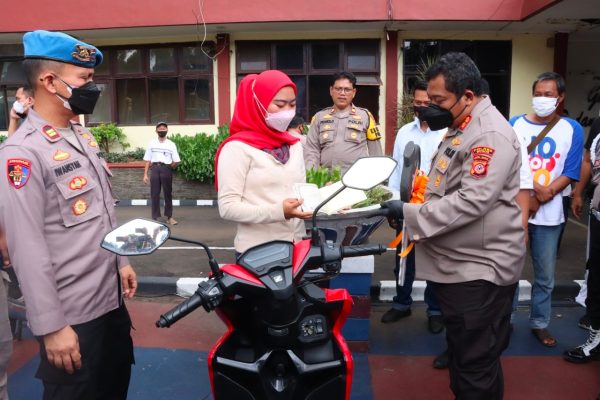 kabid humas polda jabar polisi kembalikan kendaraan hilang milik korban pencurian 37297