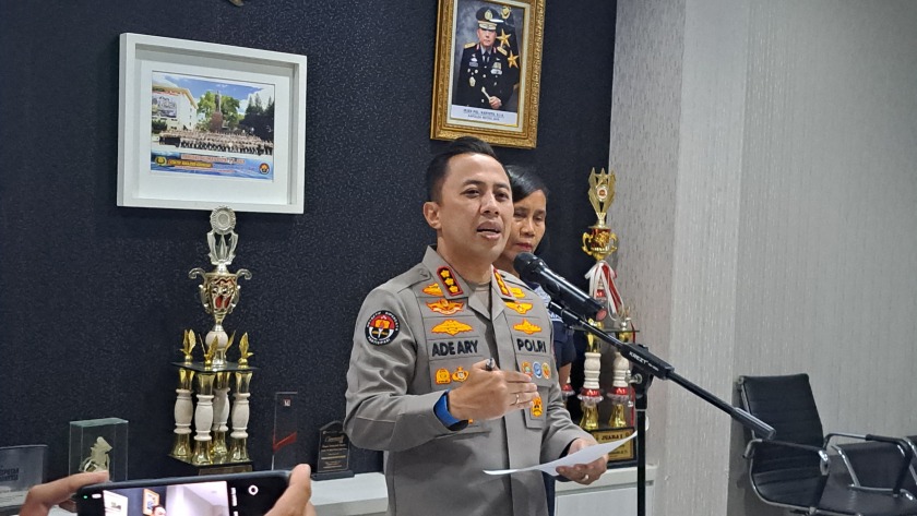 kabid humas polda metro jaya ungkap empat tulang terkait temuan kerangka manusia di tol serpong 79422