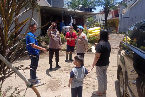 kabid propam polda banten kunjungi rumah personel terdampak banjir 21193