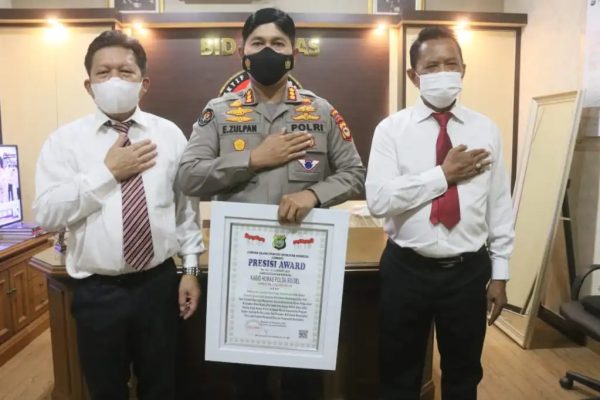 kabidhumas humas polda sulsel raih award humas terbaik dan angkat citra polri 37187