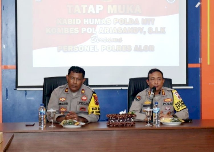 kabidhumas polda ntt tekankan setiap anggota polri cerminan citra kepolisian pada supervisi di polres alor 81863