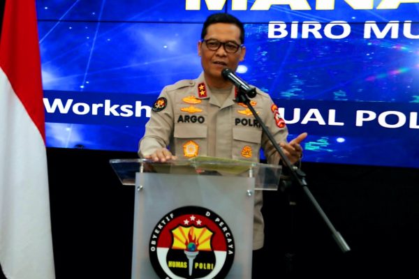 kadiv humas polri virtual police untuk edukasi masyarakat dan beri peringatan potensi tindak pidana 30648