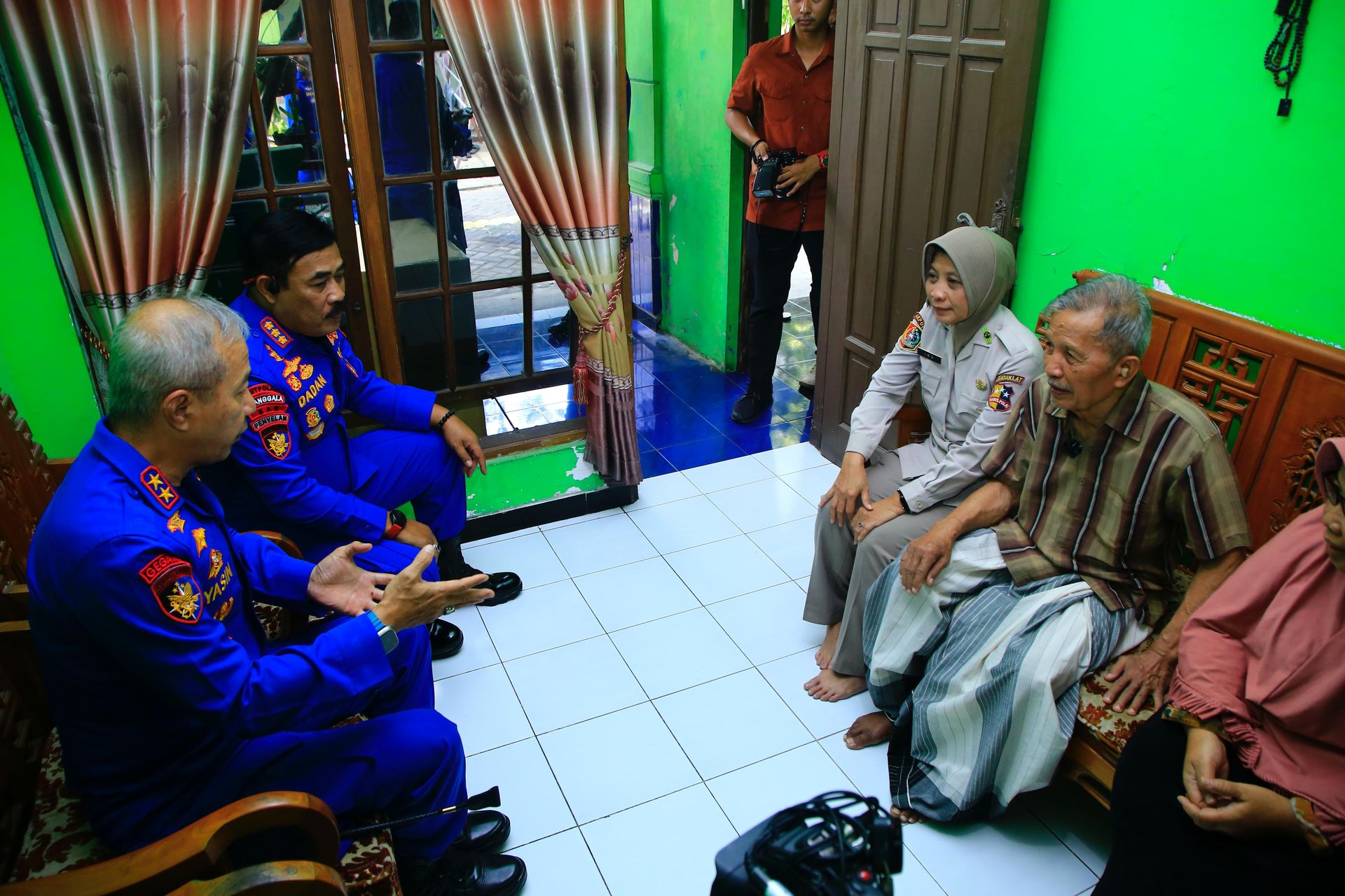 kado alumni akpol 91 bhara daksa dalam rangka 33 tahun pengabdian ke pengasuh saat taruna 77955