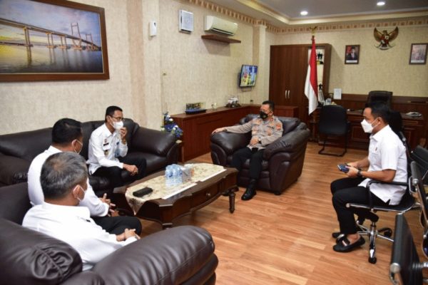 kakanwil kemenkumham bersilaturahmi dengan kapolda maluku 45211