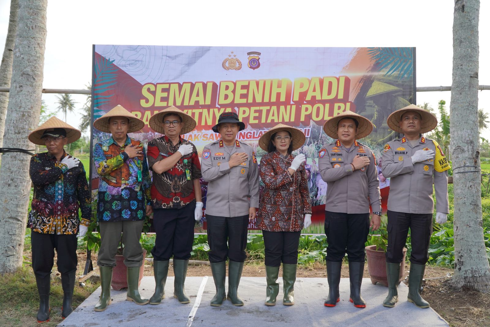 kakorbinmas baharkam polri semai padi di kulonprogo 80446