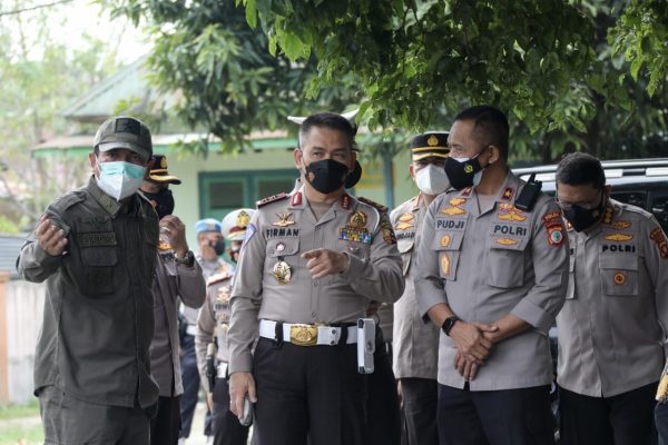 kakorlantas polri tinjau langsung pelaksanaan vaksinasi massal di provinsi gorontalo 21112