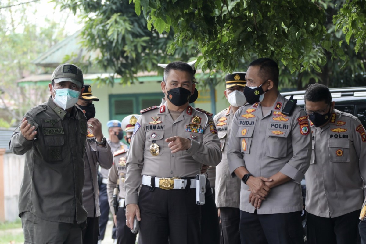 kakorlantas polri tinjau langsung pelaksanaan vaksinasi massal di provinsi gorontalo 21112