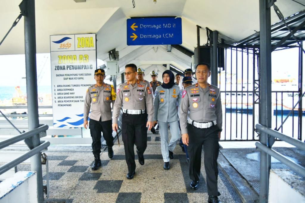 kakorlantas polri tinjau pelabuhan gilimanuk bali untuk persiapan kelancaran libur nataru 2023 66679