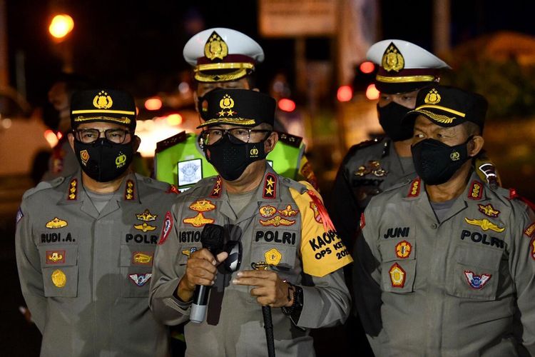 kakorlantas sebut penyekatan operasi ketupat turunkan 74 pemudik ke jawa 28414