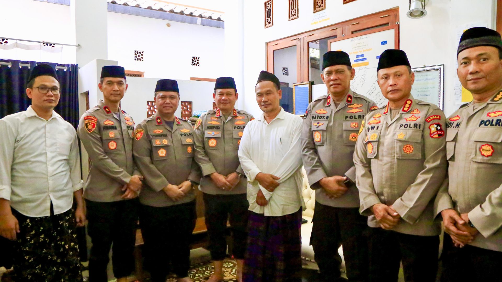 kaops ncs dan gus baha suarakan pesan persatuan 69597