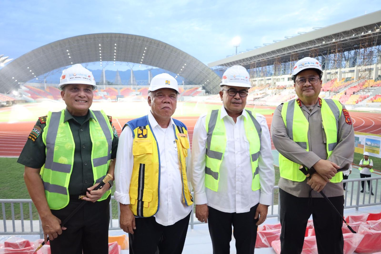 kapolda aceh dampingi menteri pupr tinjau kesiapan pon xxi aceh sumut 77917