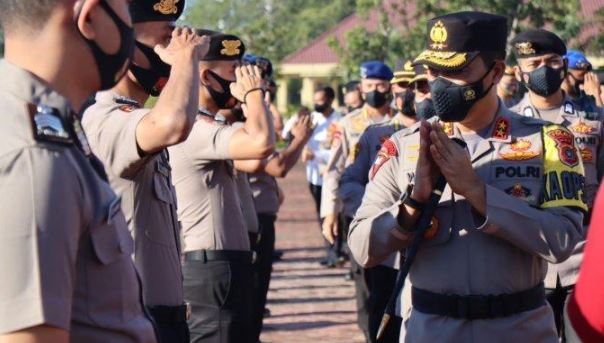 kapolda aceh pimpin upacara kenaikan pangkat personel 11799