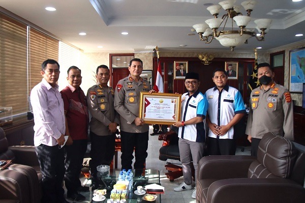 kapolda aceh terima audiensi pendiri jaringan survei inisiatif 22815