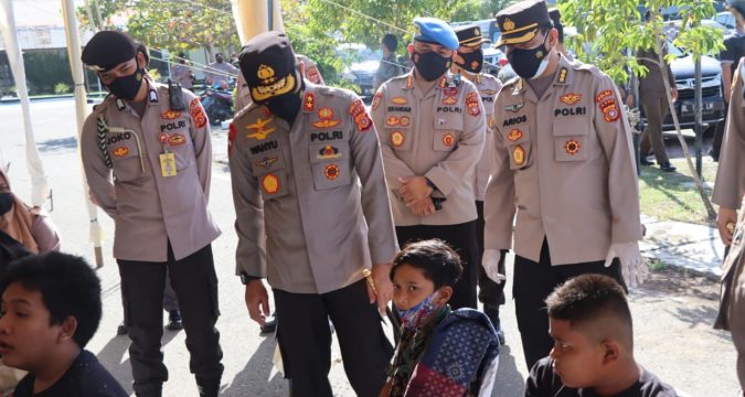kapolda aceh tinjau khitanan massal dalam rangka hari bhayangkara ke 75 29026
