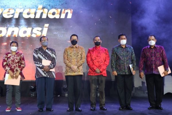 kapolda bali mengapresiasi launching musik video garudaku garudamu pada acara peringatan hari pahlawan 18025