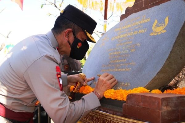 kapolda bali resmikan rumah ibadat dua agama di mako brimob polda bali 13083