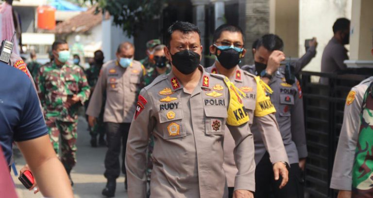 kapolda banten berikan semangat kepada warga yang isoman 29374