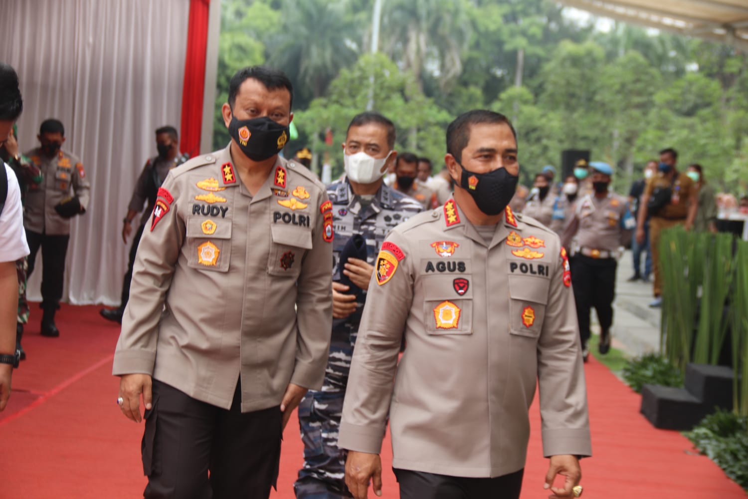 kapolda banten dampingi kegiatan baksos akabri 89 di cilegon 37182