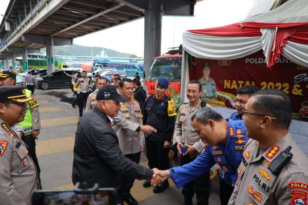 kapolda banten dampingi kompolnas tinjau pos pam pelabuhan merak 52860