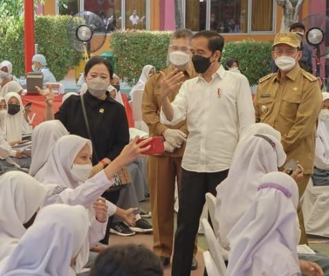 kapolda banten dampingi presiden ri tinjau serbuan vaksinasi pelajar di sman 4 kota serang 27316