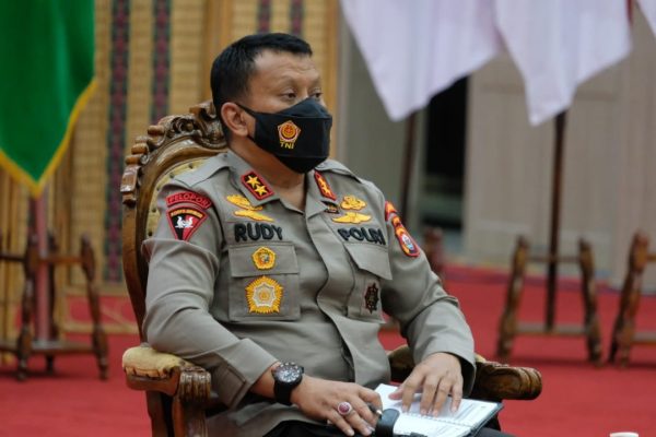 kapolda banten ikuti arahan presiden ri terkait penanganan covid 19 melalui vicon 23231