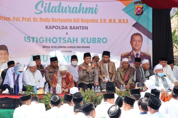 kapolda banten ikuti istigosah qubro bersama 2 500 kyai di pondok pesantren modern al kanza 49755