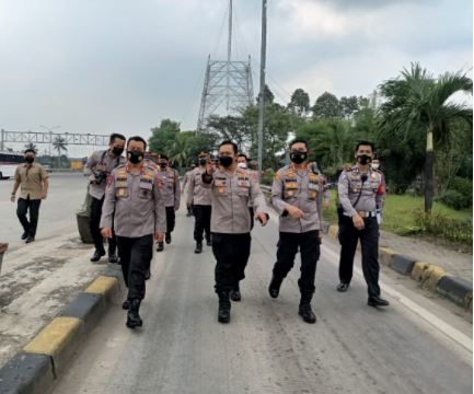 kapolda banten tinjau langsung pos pengamanan lebaran di perbatasan banten jakarta 31218