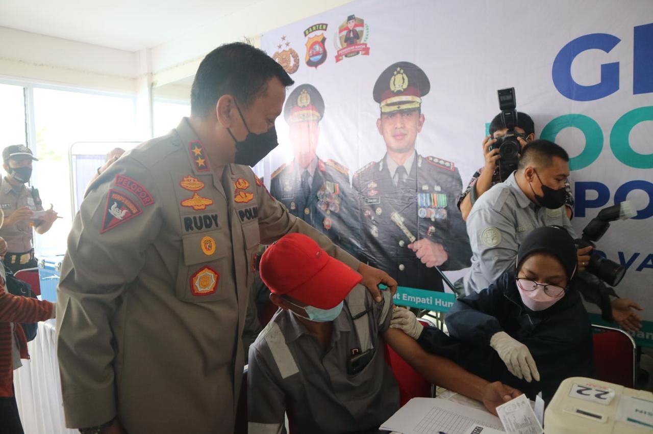 kapolda banten tinjau pelaksanaan vaksinasi covid 19 serentak di eco plaza 34501