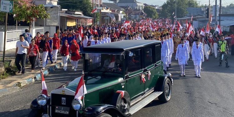kapolda bengkulu ikuti pelaksanaan kirab bendera merah putih memperingati hut ri ke 79 77476