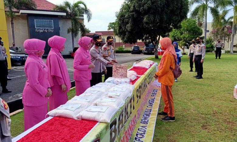 kapolda bengkulu salurkan bantuan beras kepada masyarakat 11395