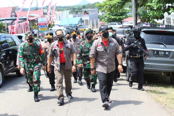 kapolda bersama forkopimda kalteng tinjau pelaksanaan vaksinasi massal di polres borut 26703
