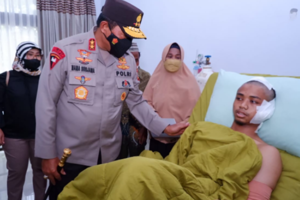 kapolda bersama forkopimda sulsel jenguk korban aksi penyerangan asrama mahasiswa di makassar 25209