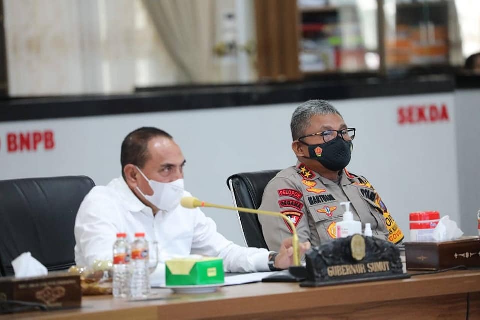 kapolda bersama gubernur sumut mengikuti rapat koordinasi penanganan covid 19 secara video conference 33138