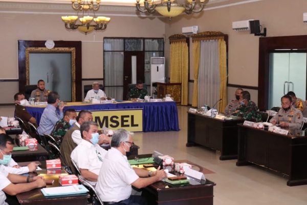 kapolda bersama pangdam ii sriwijaya dan wagub sumsel gelar rapat kesiapan penanggulangan karhutla 11090
