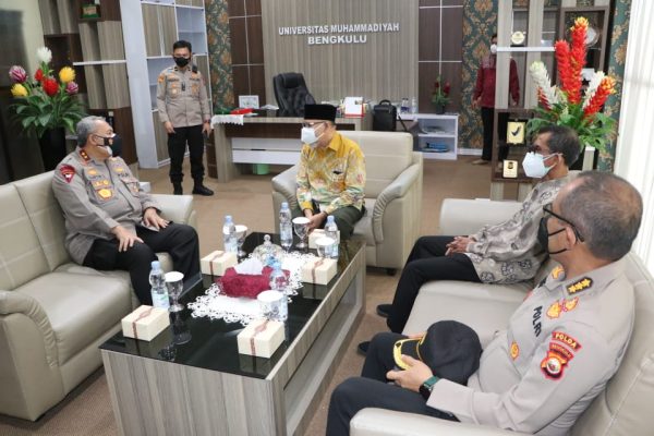 kapolda bersilaturahmi dengan rektor universitas muhammadiyah bengkulu 9500