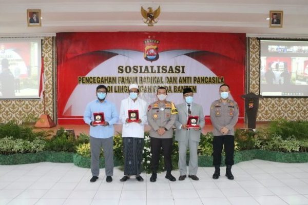 kapolda buka kegiatan sosialisasi pencegahan paham radikal dan anti pancasila di lingkungan polda banten 32558