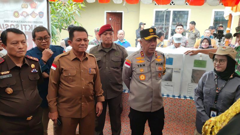 kapolda dan gubernur kepri tinjau kesiapan tps pemilu 2024 70140
