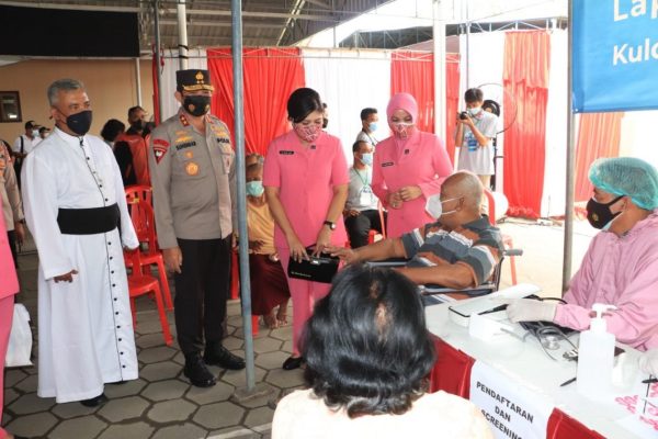 kapolda diy beserta ketua pd bhayangkari diy tinjau vaksinasi di kulonprogo 24416