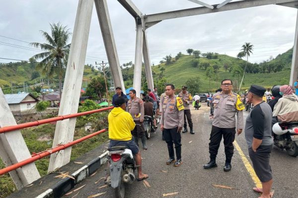 kapolda gorontalo tinjau lokasi banjir di kec tolinggula 72376