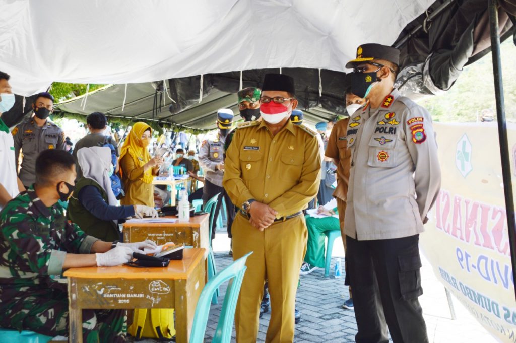 kapolda gorontalo tinjau pelaksanaan vaksinasi di kabupaten bone bolango 26810