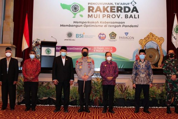 kapolda hadiri pengukuhan taaruf dan rakerda mui provinsi bali 30745