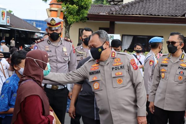 kapolda jabar 300 ribu warga jabar telah jalani vaksinasi booster 22906