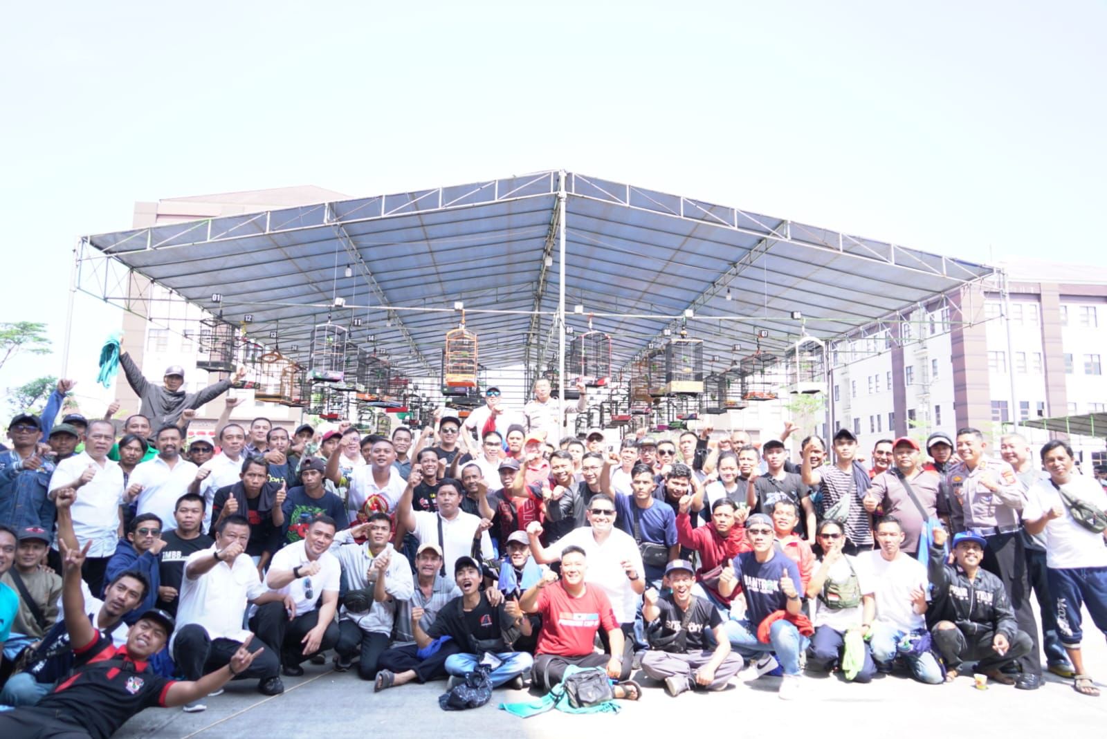 kapolda jabar buka lomba kicau burung dalam rangka hut bhayangkara 60273